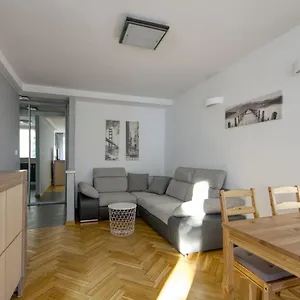 Aleja 3 Maja 7b By Homeprime , Warszawa Polska